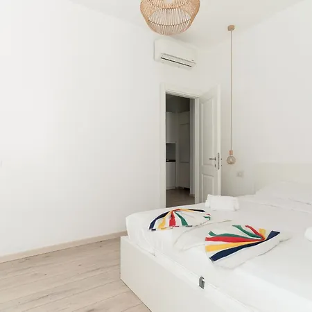 Guesthost - Modern Lancetti Milan