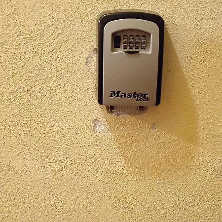 Domus Cassinis Metro And Trains At Your Doorstep