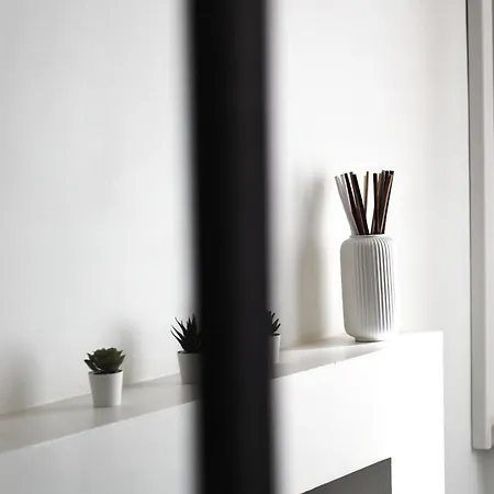 Apartment Minimal Chic Near