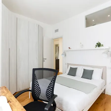 The Rent - Spacious Two-bedroom Flat Near Apartment *