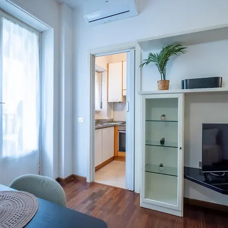 Appartamento Duomo 10 Minutes Away Spacious 5 Pax Balcony Wifi Ac Milano