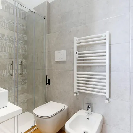 The Rent - Spacious Two-bedroom Flat Near * Milan