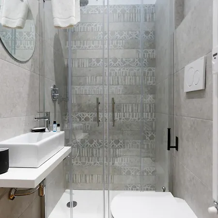 The Rent - Spacious Two-bedroom Flat Near *