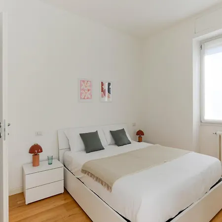 The Rent - Spacious Two-bedroom Flat Near Apartment Milan
