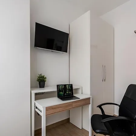 At Davide's House - Near The Metro Апартаменты Милан