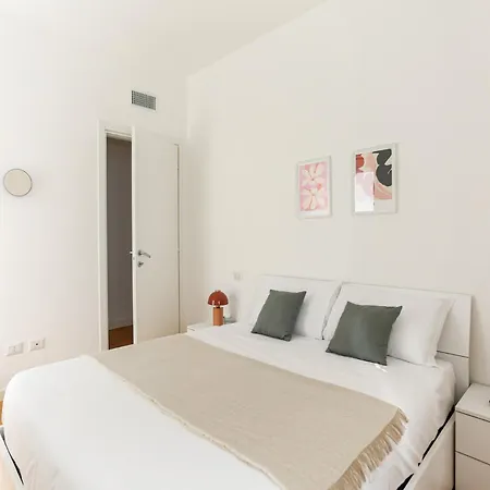 The Rent - Spacious Two-bedroom Flat Near * Milan