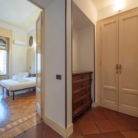 Historic Close To The Station Appartement