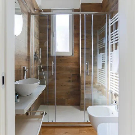 The Rent - Spacious Two-bedroom Flat Near Milan