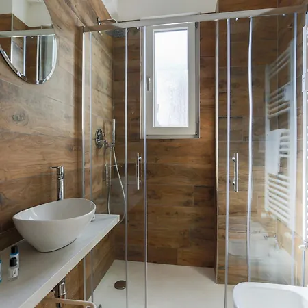 The Rent - Spacious Two-bedroom Flat Near *