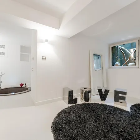 Apartamento Breraprivata - Con Giardino E Ad Uso Esclusivo - *