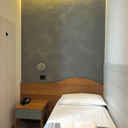 萨拉酒店 2* 米兰