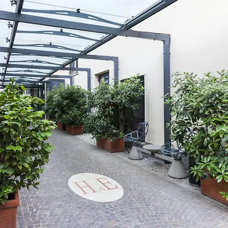 Des Etrangers Milano