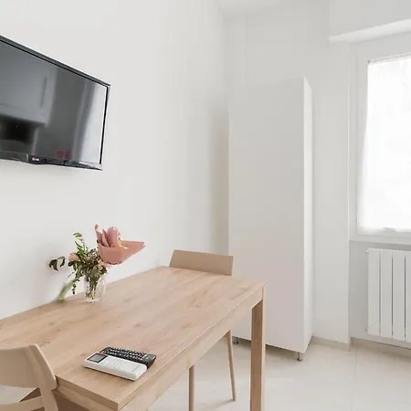 Guesthost - Bright Bocconi Apartamento