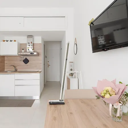 Guesthost - Bright Bocconi Apartamento *