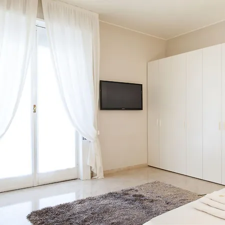 Royal & Luxury Hotel *