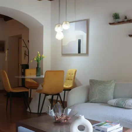 Urban House - Elegant Brera Center Apartman