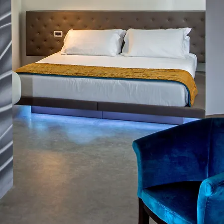 蒙特拿破仑大道套房酒店 4*