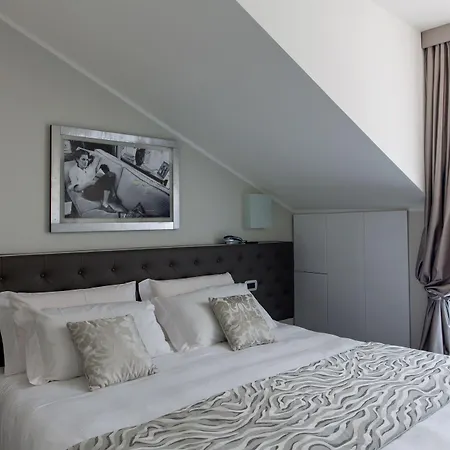 Montenapoleone 4* Mailand