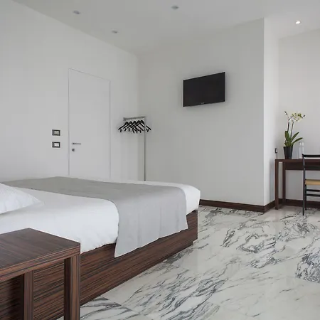 My Bed Montenapoleone Guest house Milan