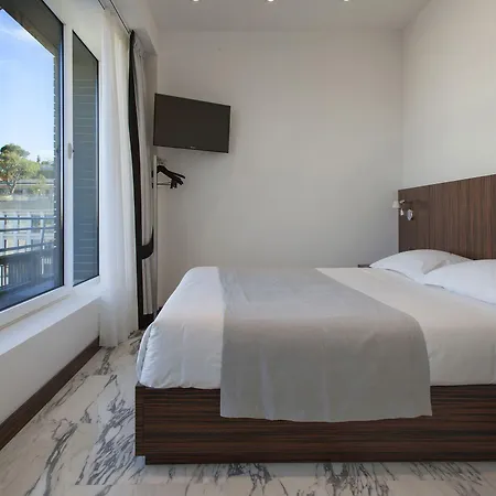 My Bed Montenapoleone Guest house Milan