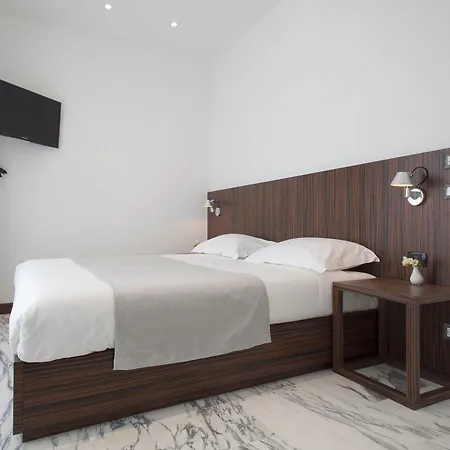 My Bed Montenapoleone 2* Milan