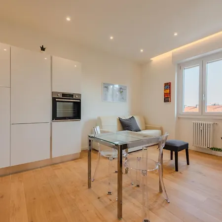 Easytopstay - Naviglio White Bliss *