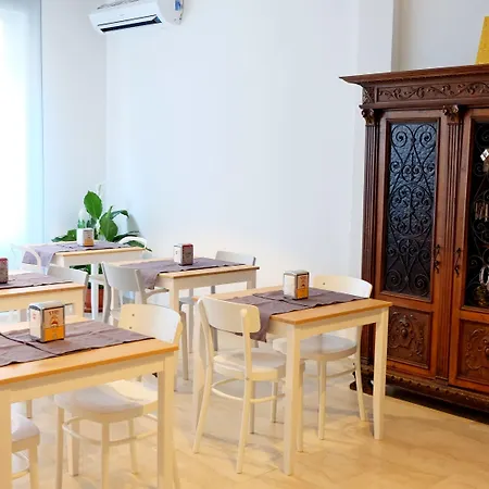 Hostmate - Milano - Vespri Siciliani Гостевой дом 4*