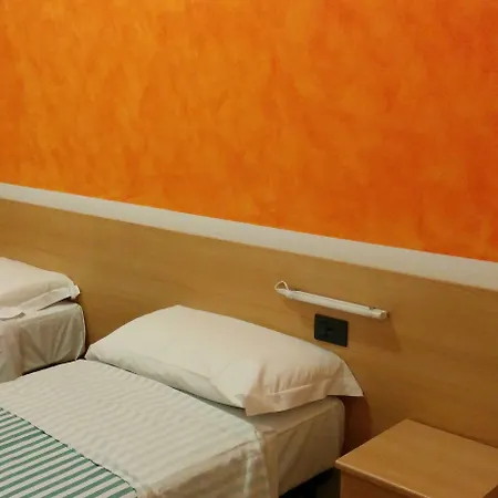 Adam's House Hostel *