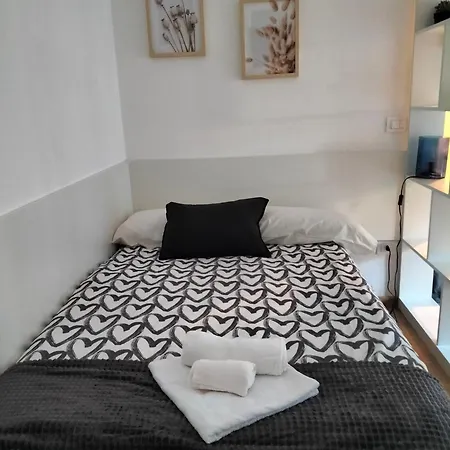 Daire Hockey Arena Studio, 7 Min To Metro, Close To Linate And Fabrique