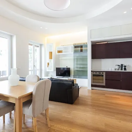 Luxury In The Center Of The City- 5 Min To Duomo 公寓 *