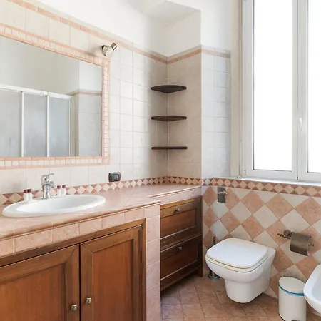 Guesthost - Bright Rubattino Apartmán *