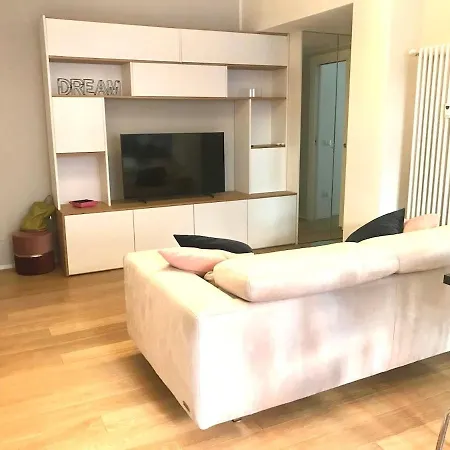 Modern In - Garage Included