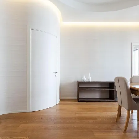 Luxury In The Center Of The City- 5 Min To Duomo 公寓 *