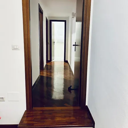 아파트 Byron's House *