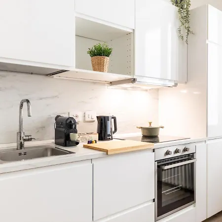 Duomo-centrale - Moderna, M1 E M3 A 250m * Milán