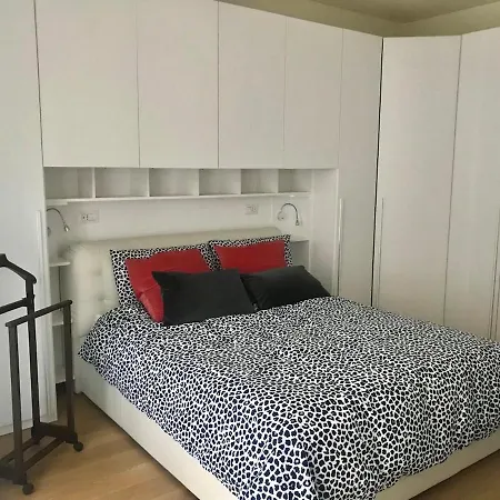 Апартаменты Modern In - Garage Included