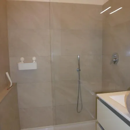 Apartment Elegant And Modern Two-room With Equipped Kitchen