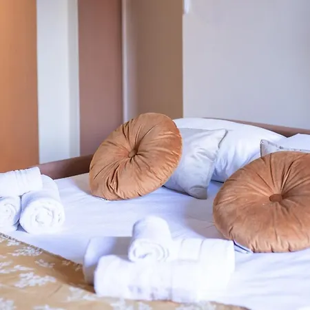 Apartament Elegant Near The Subway, Fast Wi-fi And Ac