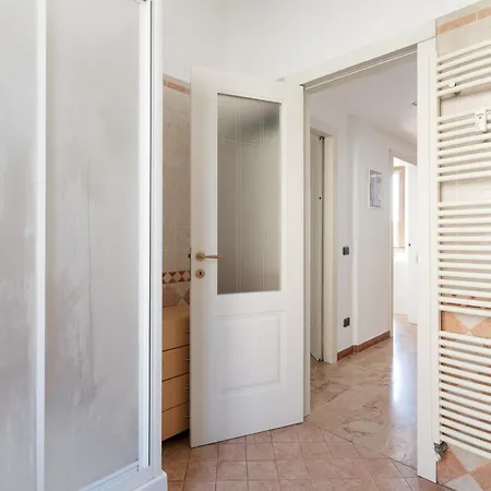 Guesthost - Bright Rubattino *