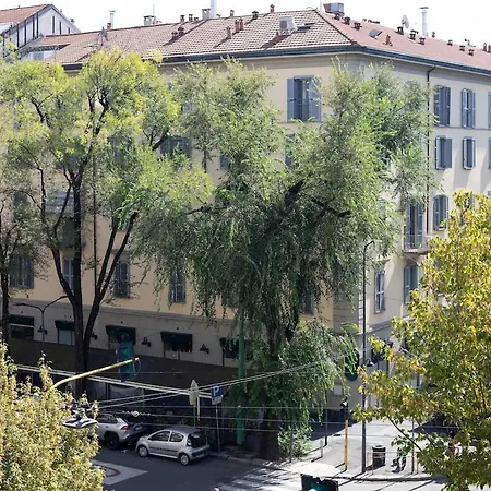 Apartament Elegant Near The Subway, Fast Wi-fi And Ac Mediolan