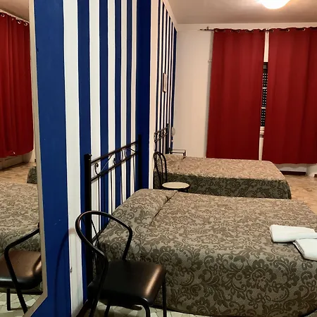 Vintage Hotel *