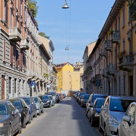 Comodo Bilocale In Porta Romana Lägenhet