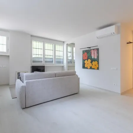 The South, Center, Arco Della Pace Daire *