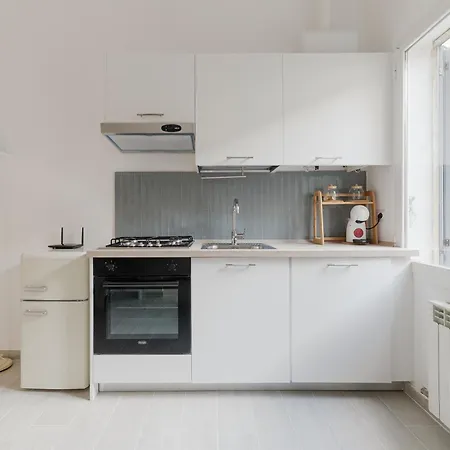 Guesthost - Patio Varesina *