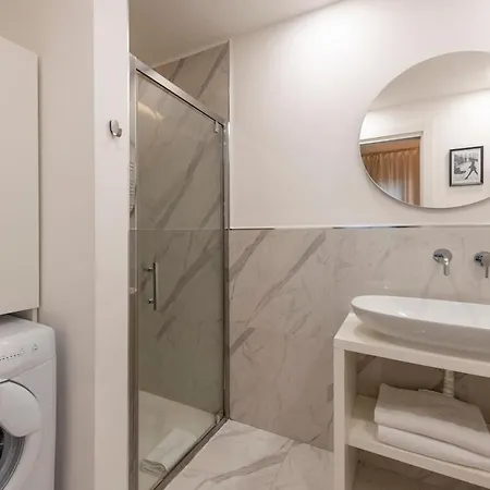 B - Diamond In The Center * Milan