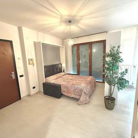 Live House-attico, Ampio E Luminoso Monolocale