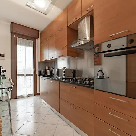 דירה 10 Minutes From Bocconi, Elegance And Comfort