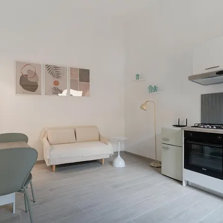 Apartment Guesthost - Patio Varesina *