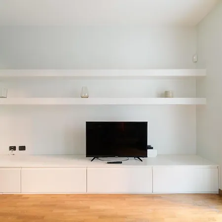 Guesthost - Bright M1 Precotto