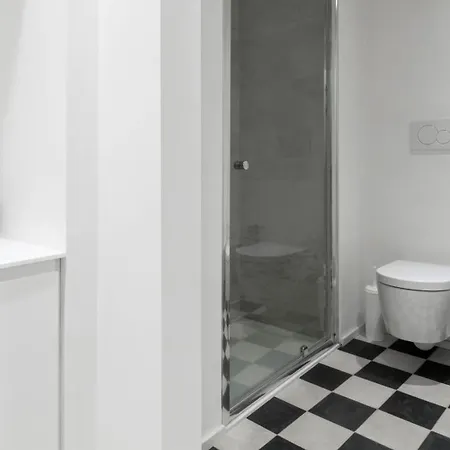 Joivy Elegant In The Centre Of *